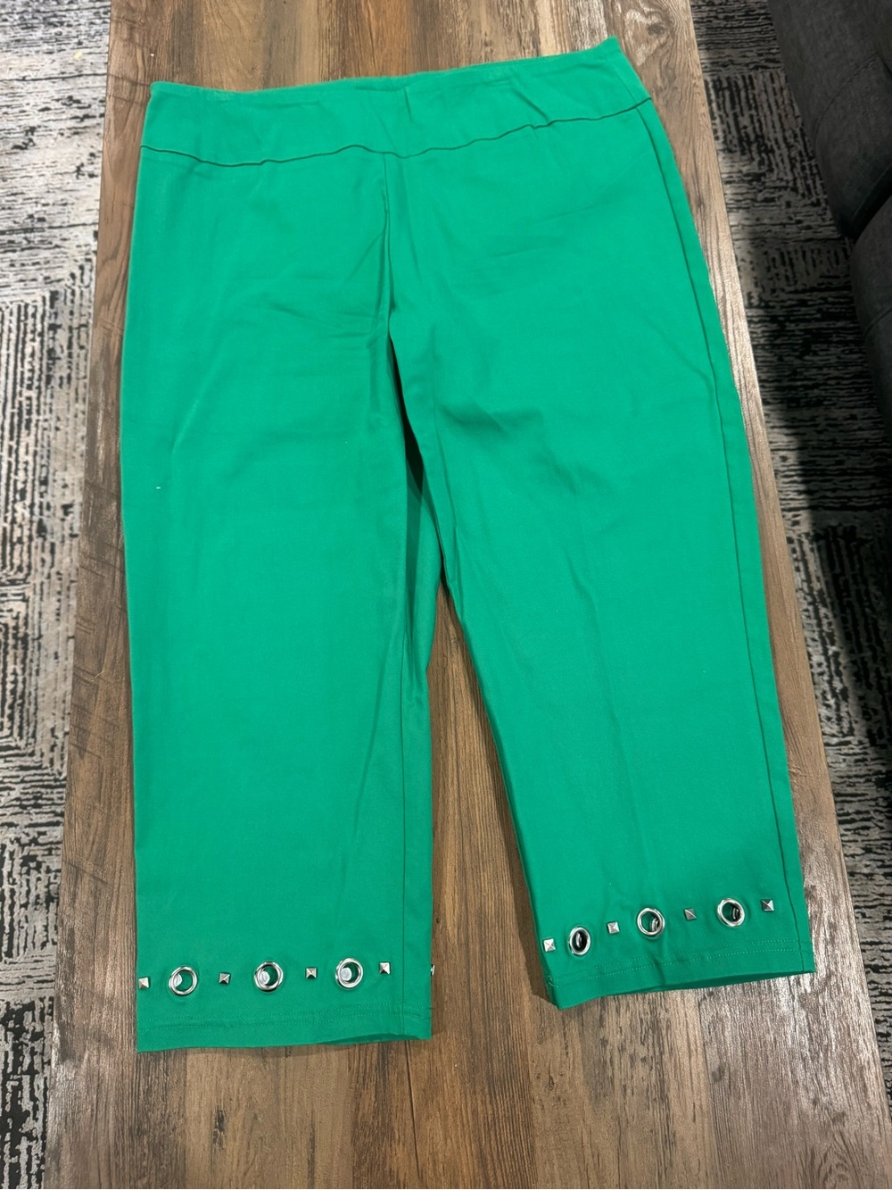 Zac & Rachel Green Embellished Capri Pants